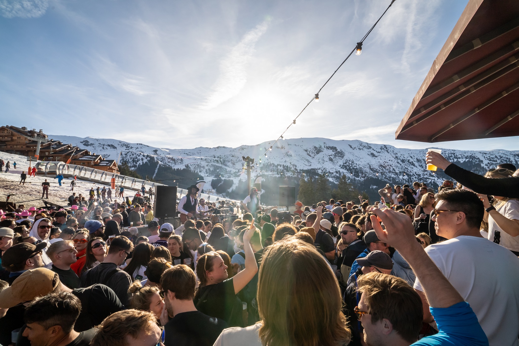 concert live sur la terrasse du rond point bar & restaurant meribel